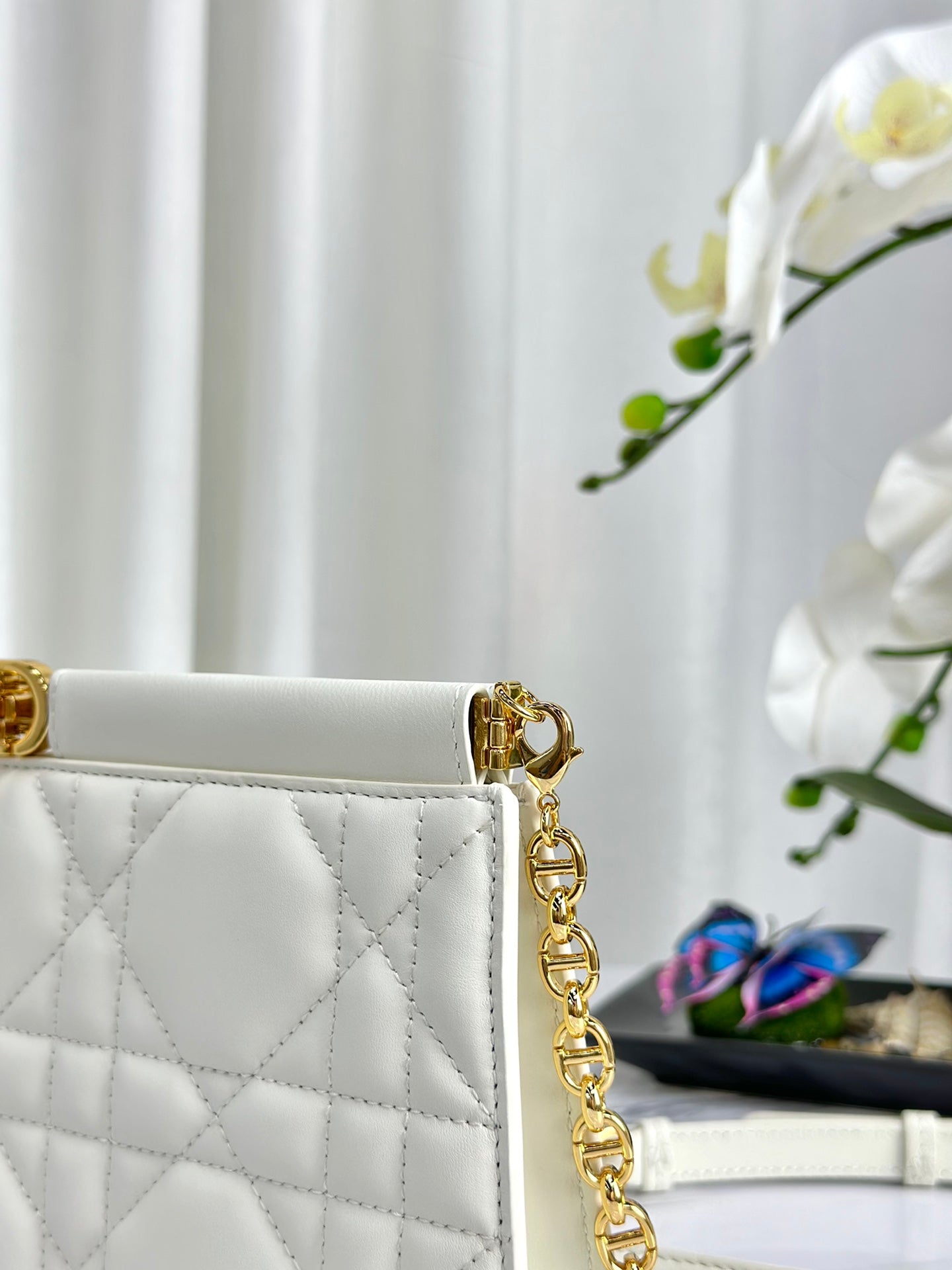 CHAIN CLUTCH 27 BAG IN WHITE LAMBSKIN