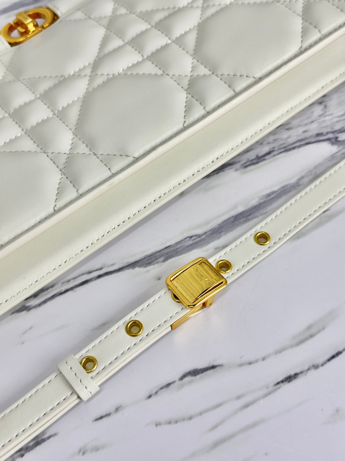 CHAIN CLUTCH 27 BAG IN WHITE LAMBSKIN