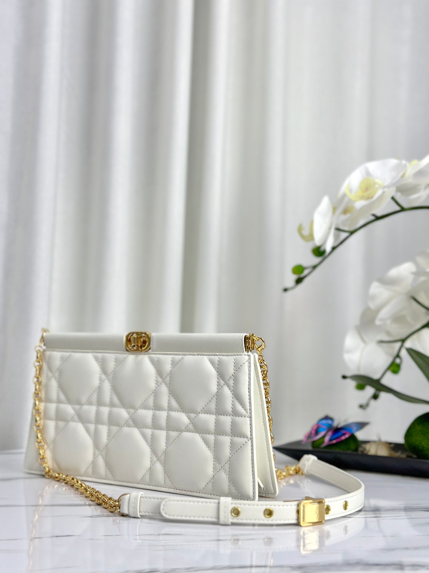 CHAIN CLUTCH 27 BAG IN WHITE LAMBSKIN