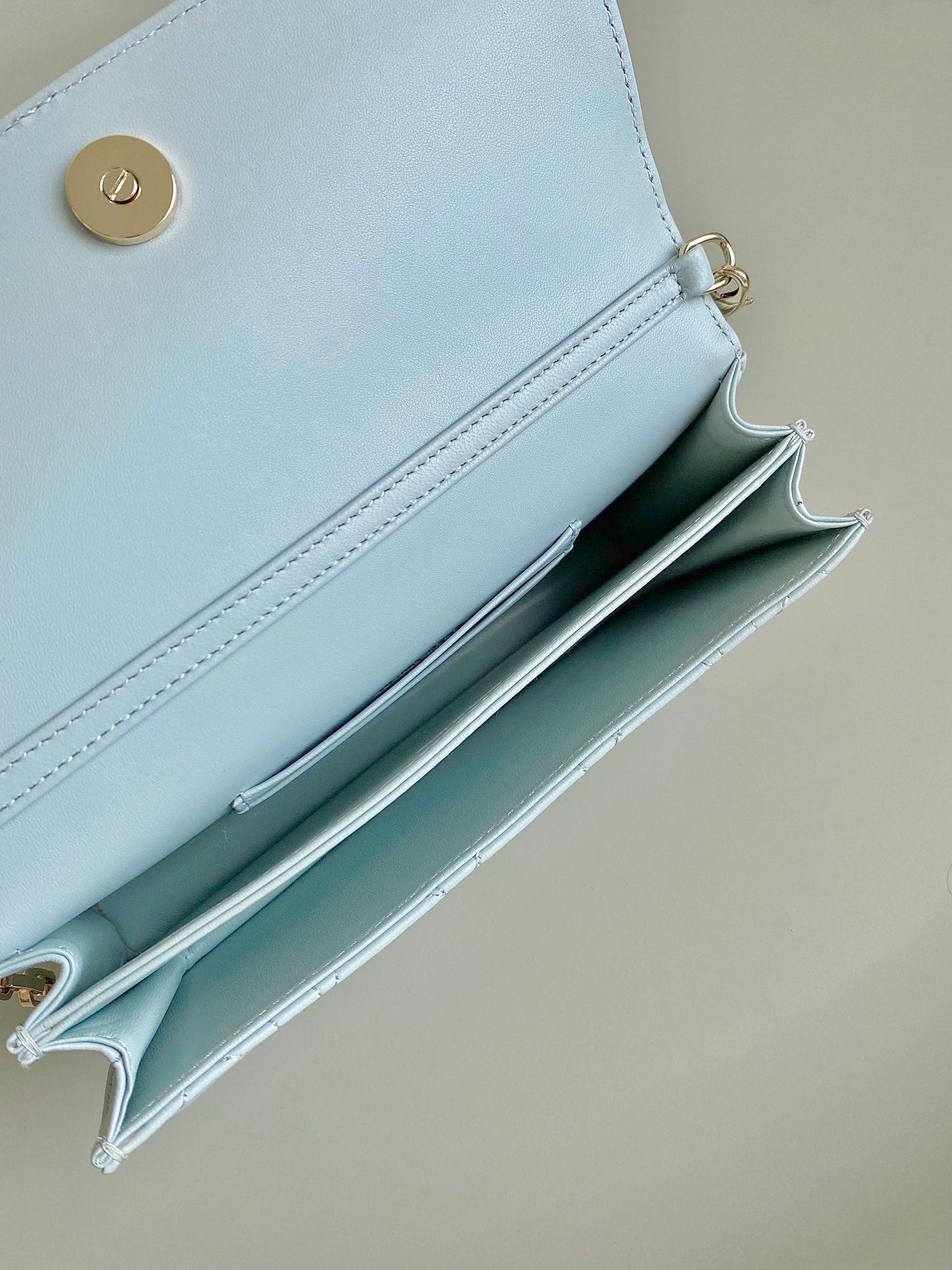 LADY 21 CHAIN BAG IN LIGHT BLUE LAMBSKIN