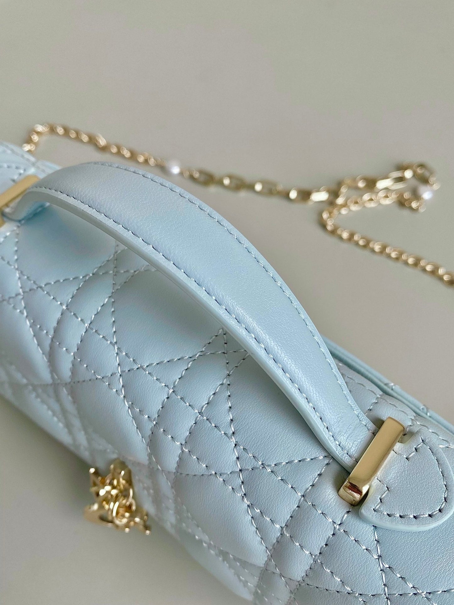 LADY 21 CHAIN BAG IN LIGHT BLUE LAMBSKIN