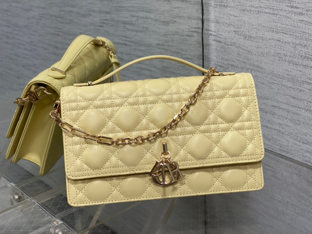 MINI BAG 24 IN LIGHT YELLOW PATENT CANNAGE CALFSKIN