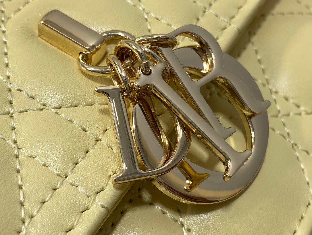 MINI BAG 24 IN LIGHT YELLOW PATENT CANNAGE CALFSKIN