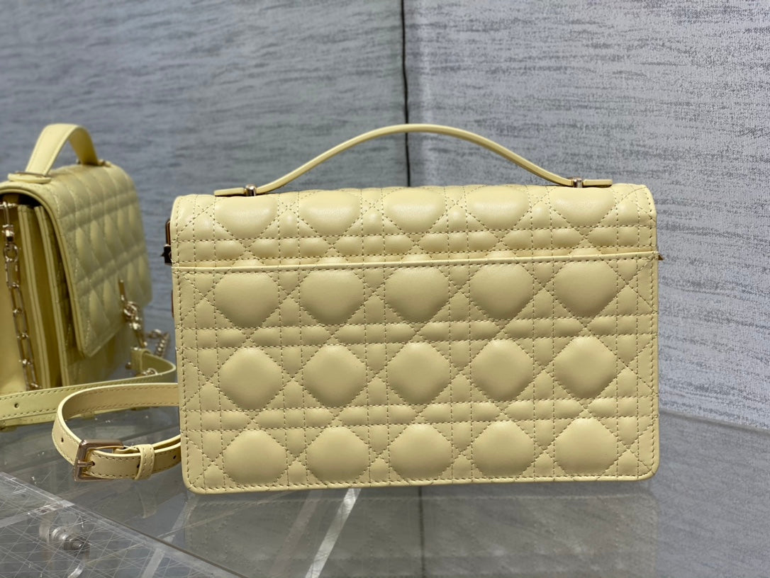 MINI BAG 24 IN LIGHT YELLOW PATENT CANNAGE CALFSKIN