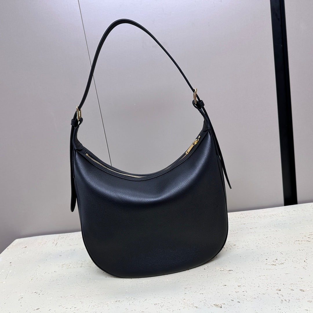 MEDIUM 30 HELOÏSE BAG CUIR TRIOMPHE IN BLACK SUPPLE CALFSKIN