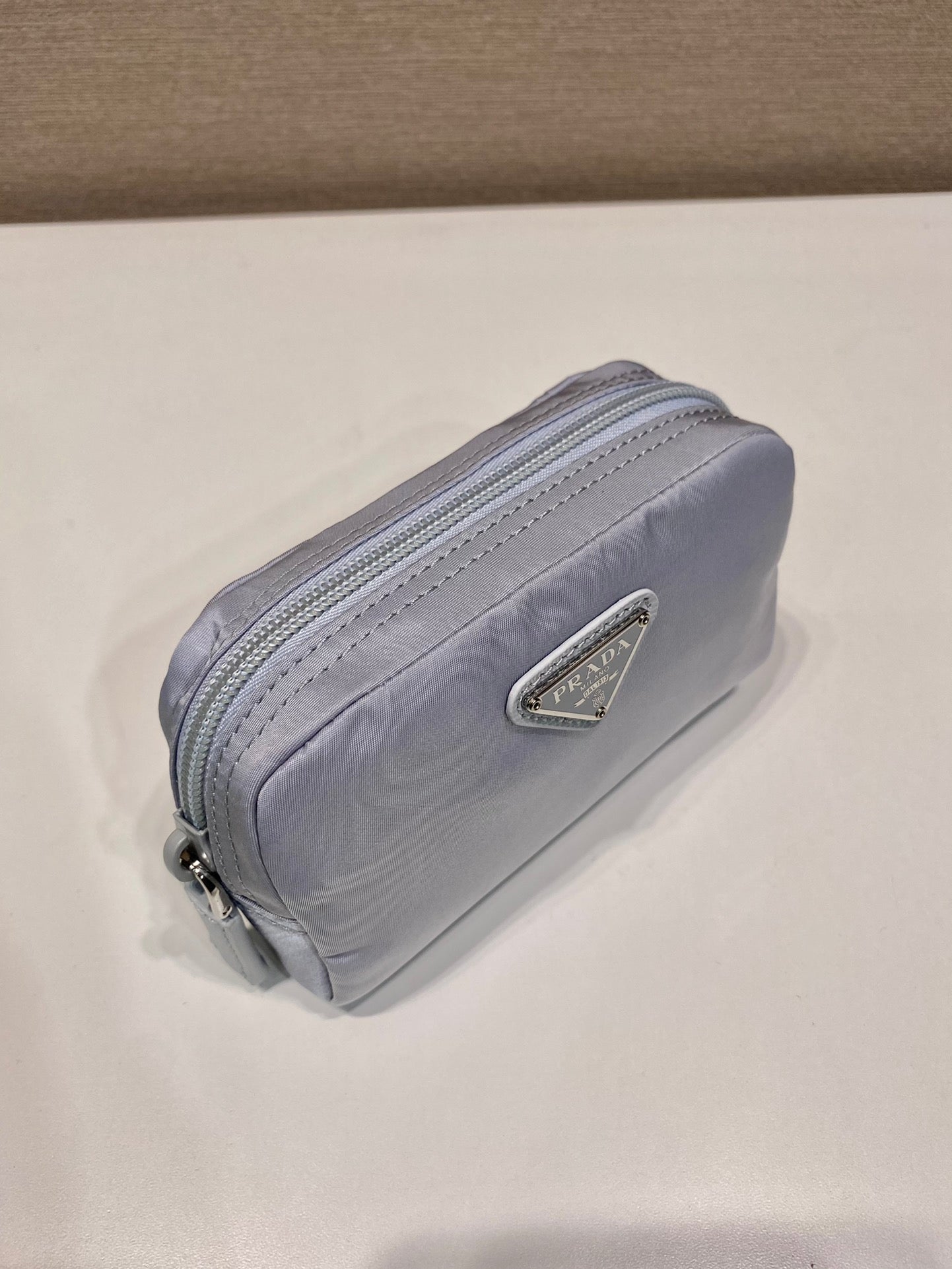 PRA CLUTCH 12 IN LIGHT GREY RE-NYLON