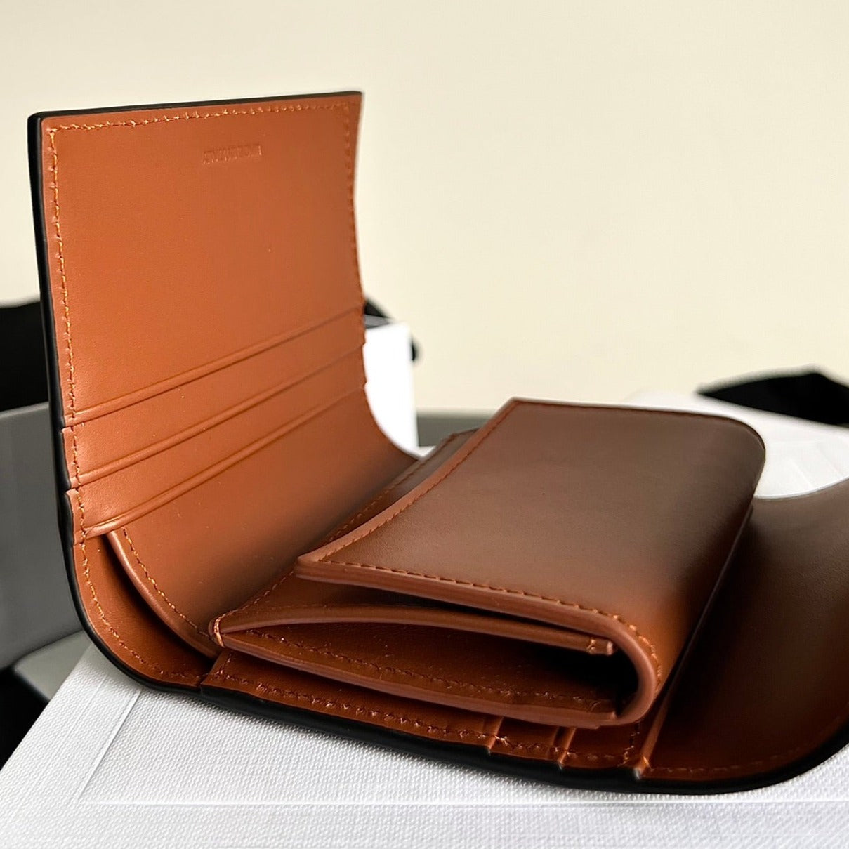 TRIOMPHE 10 CALFSKIN WALLET TAN