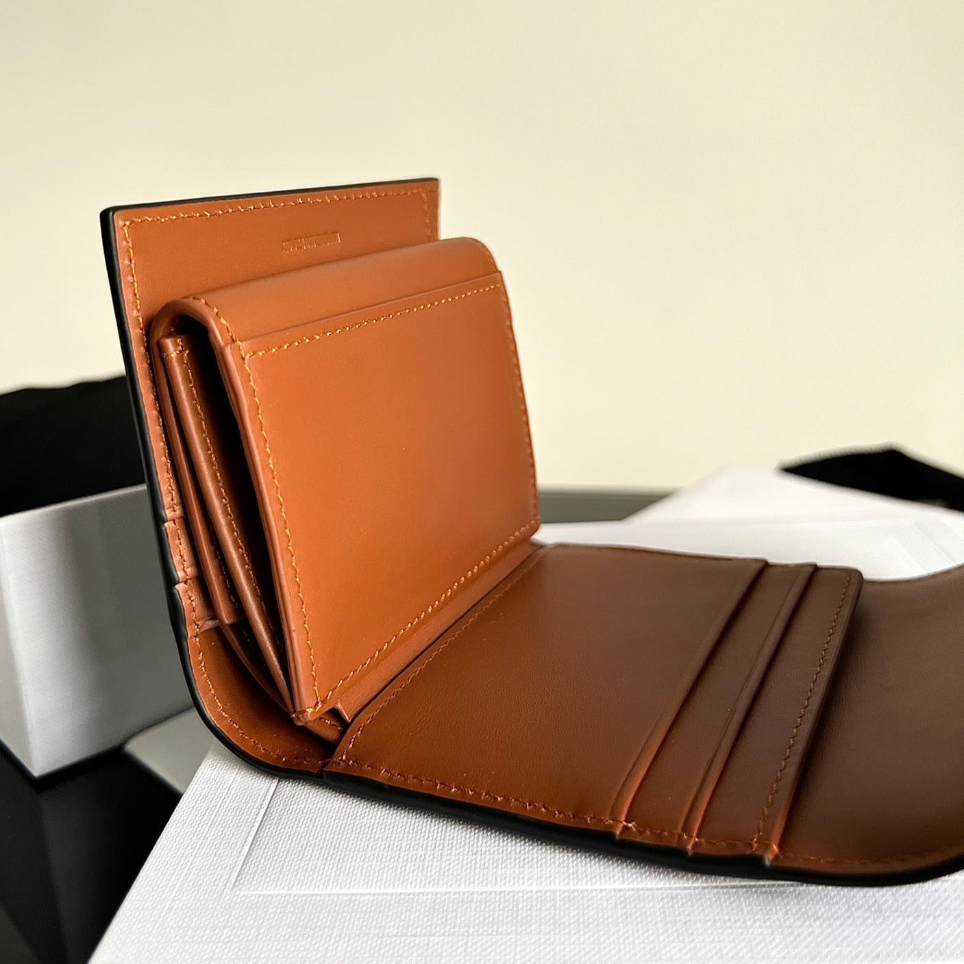 TRIOMPHE 10 CALFSKIN WALLET TAN