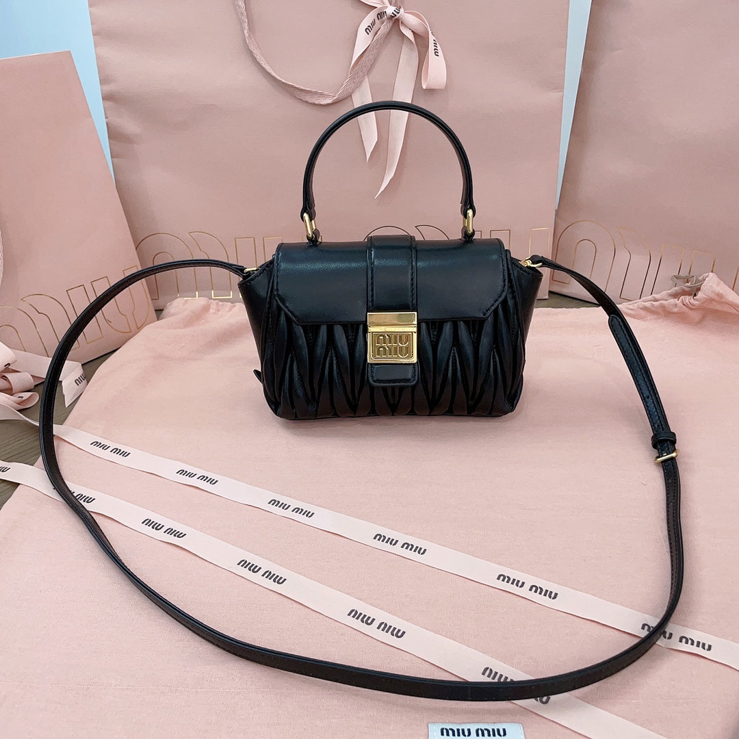 MATELASSÉ BAG 17 IN BLACK LAMBSKIN GOLD HARDWARE