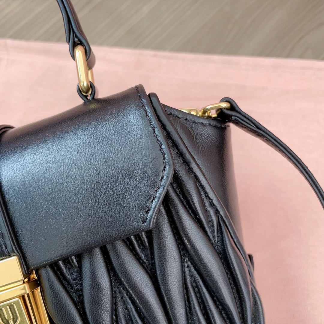 MATELASSÉ BAG 17 IN BLACK LAMBSKIN GOLD HARDWARE