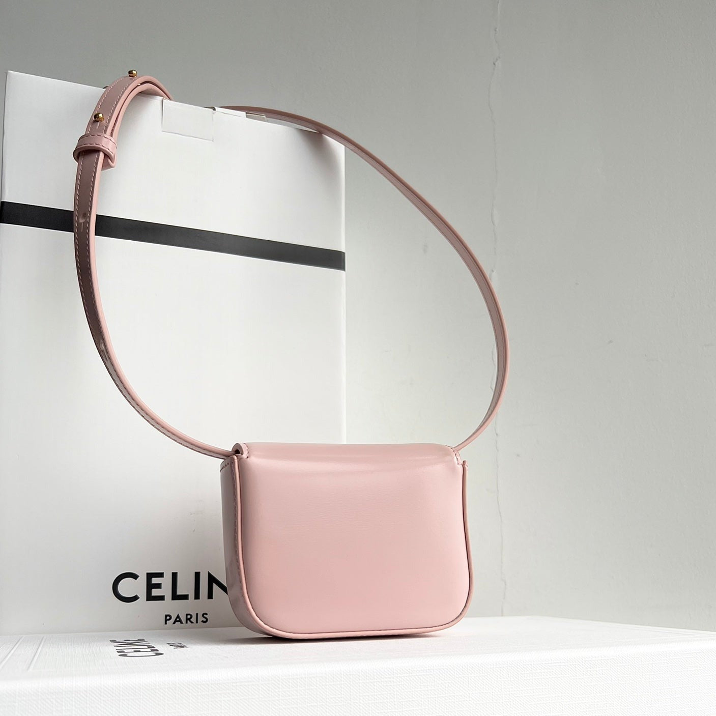 Triomphe 11 PASTEL PINK Shiny Calfskin Handbag