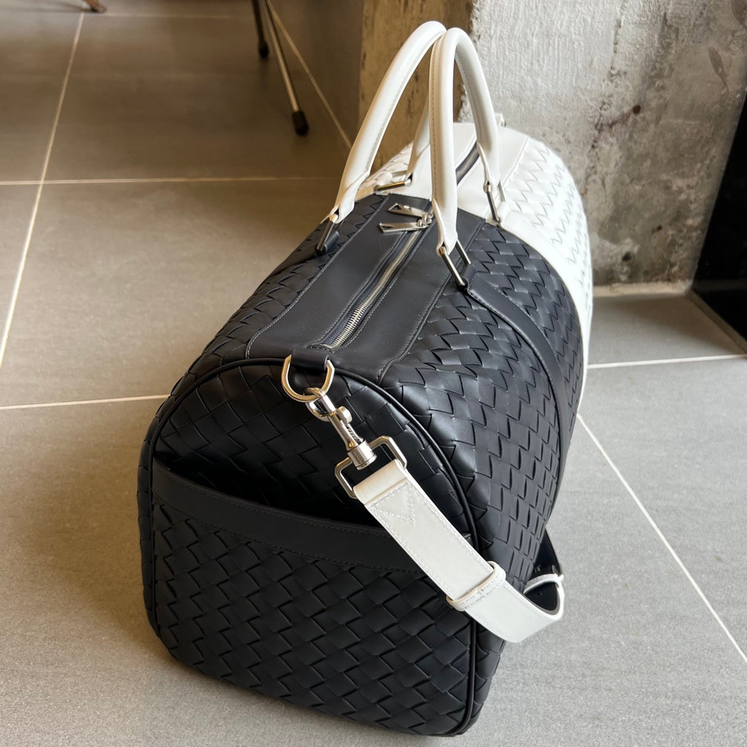 MEDIUM INTRECCIATO 50 CABIN DUFFLE IN BLACK WHITE CALFSKIN