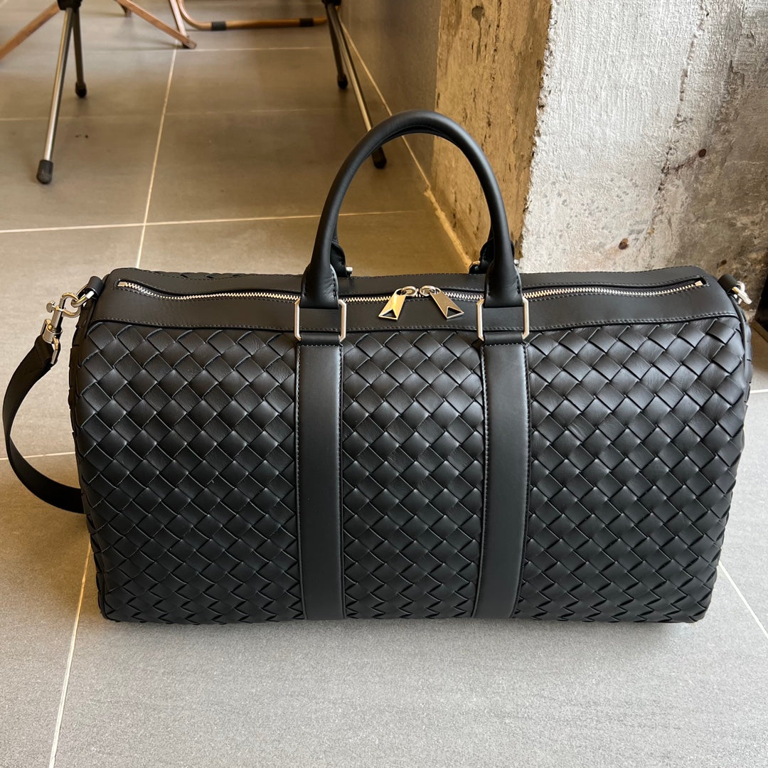 INTRECCIATO 62 CABIN DUFFLE IN BLACK CALFSKIN