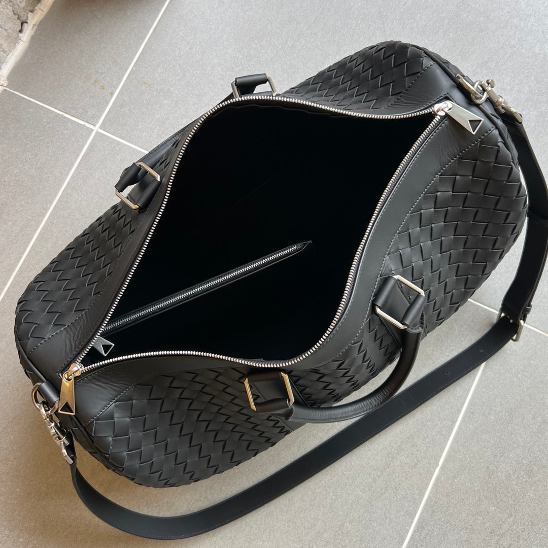 INTRECCIATO 62 CABIN DUFFLE IN BLACK CALFSKIN