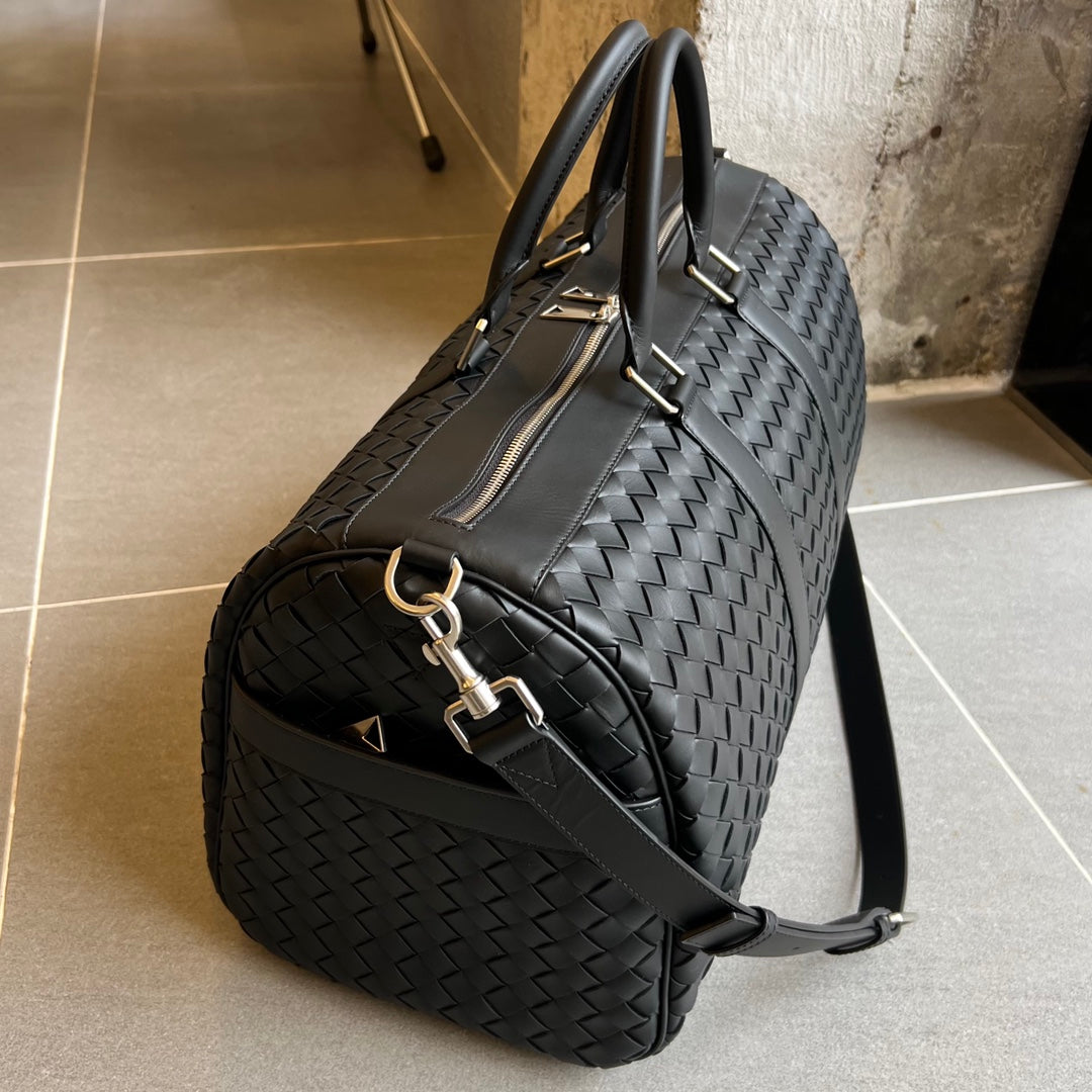 INTRECCIATO 62 CABIN DUFFLE IN BLACK CALFSKIN