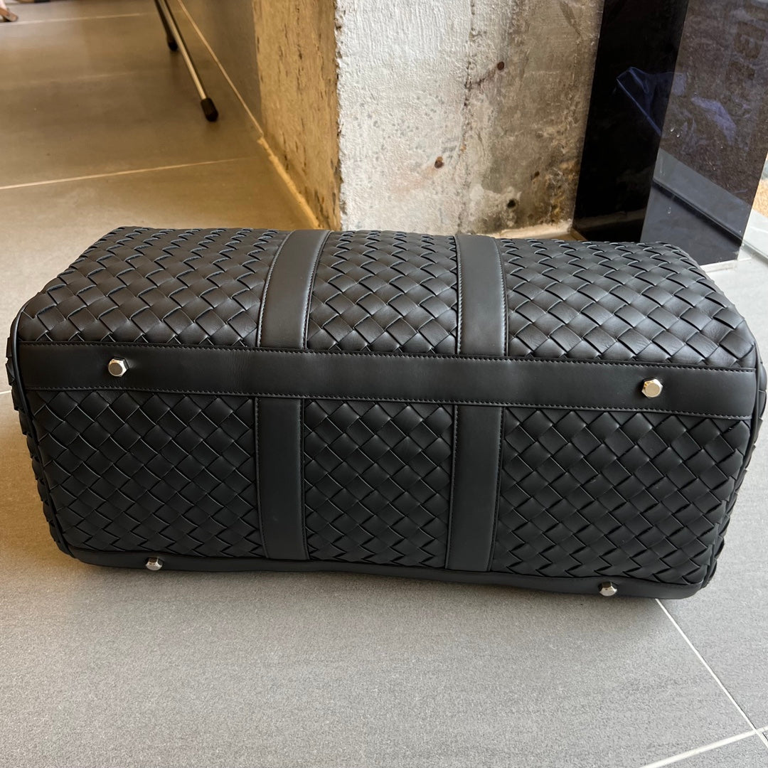 INTRECCIATO 62 CABIN DUFFLE IN BLACK CALFSKIN