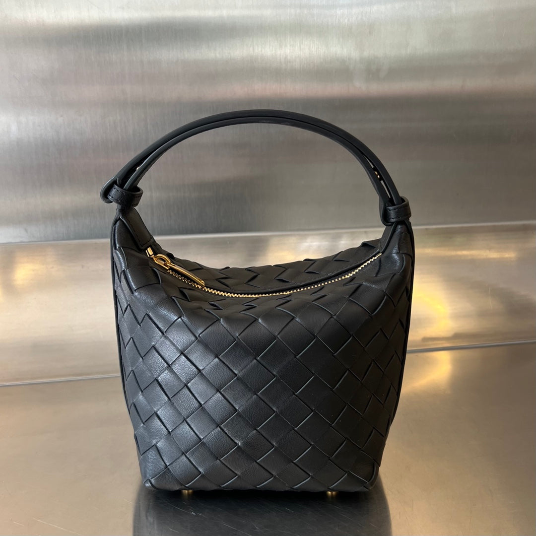 CANDY WALLACE 17 IN BLACK CALFSKIN