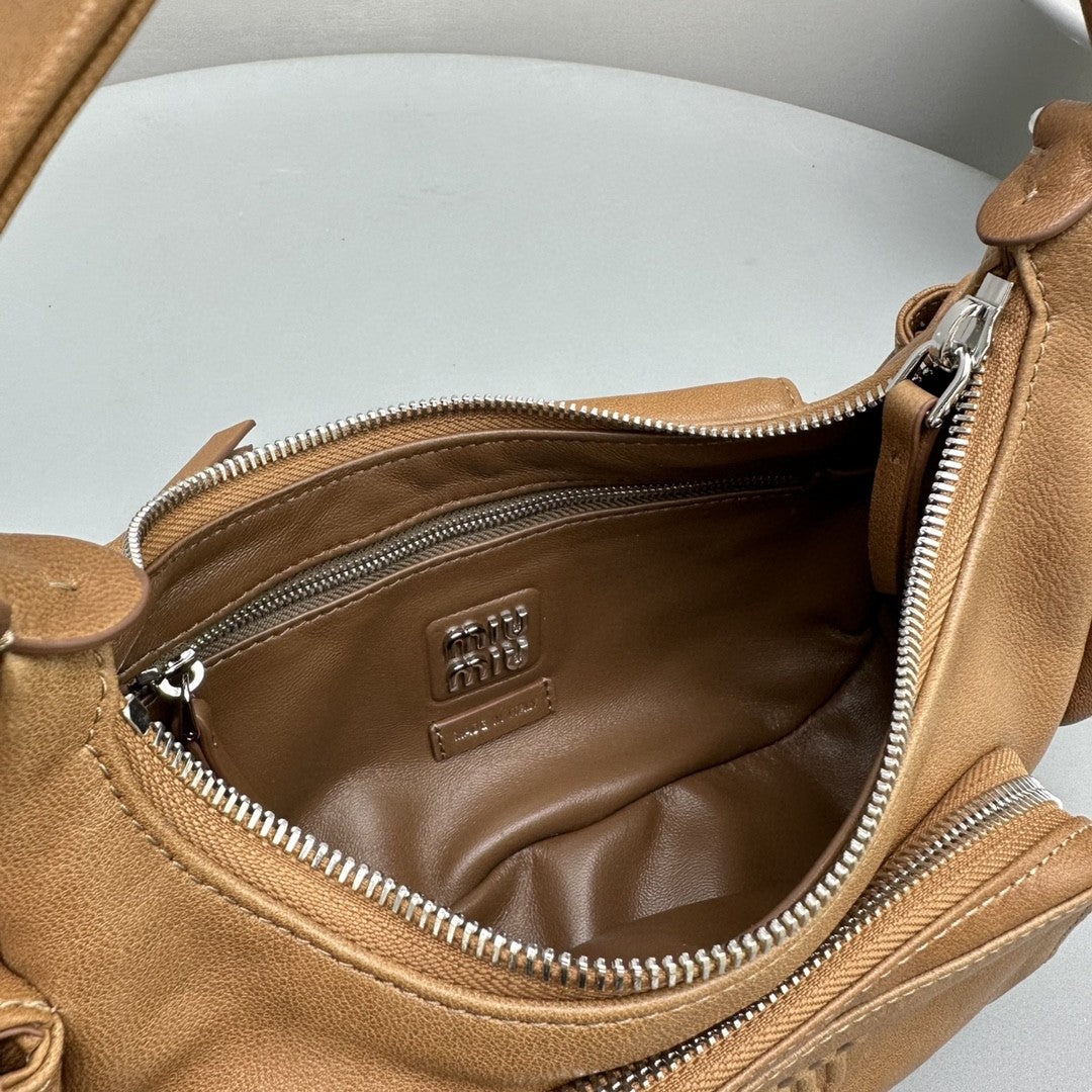 PUCKET BAG 21 IN PEANUT BROWN CALFSKIN