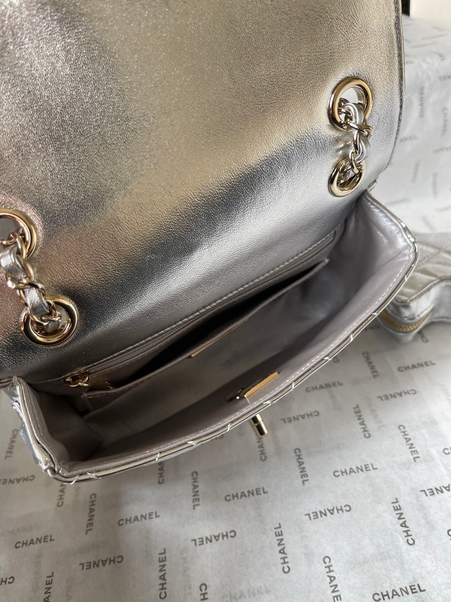 CC MINI 19 FLAP BAG IN SILVER METALLIC CALFSKIN