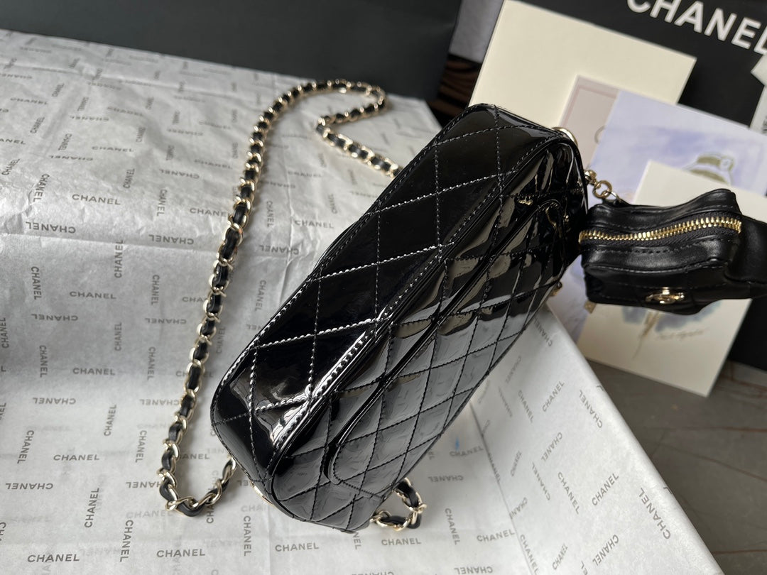 CC MINI 19 FLAP BAG IN GLOSSY BLACK METALLIC CALFSKIN