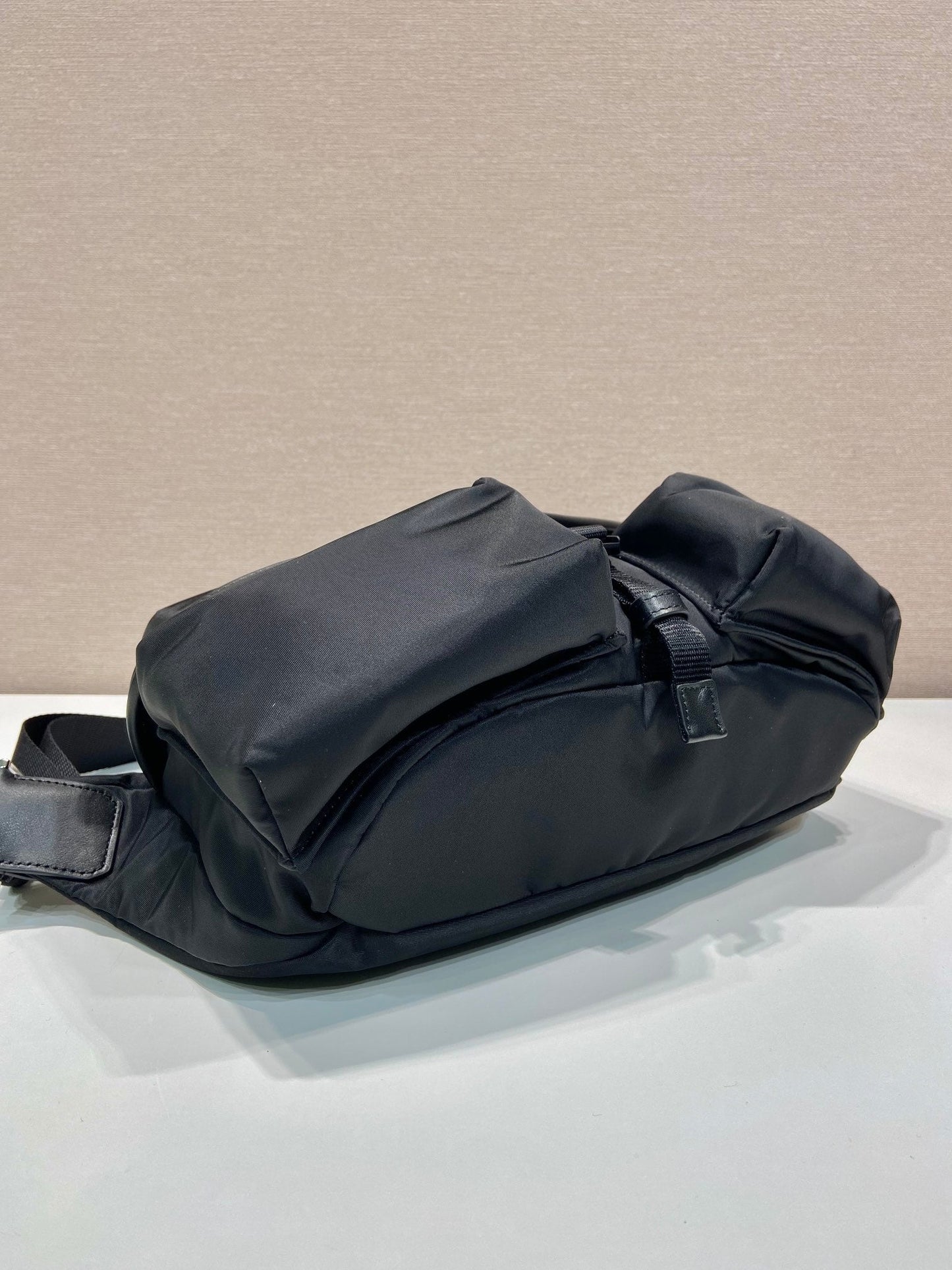 BELT BAG 27 IN BLACK RE-NYLON