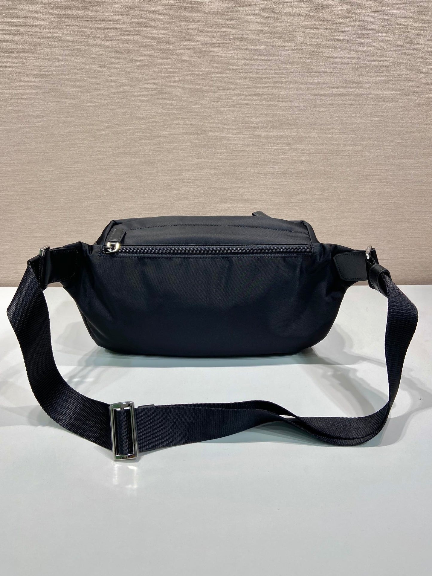 BELT BAG 27 IN BLACK RE-NYLON