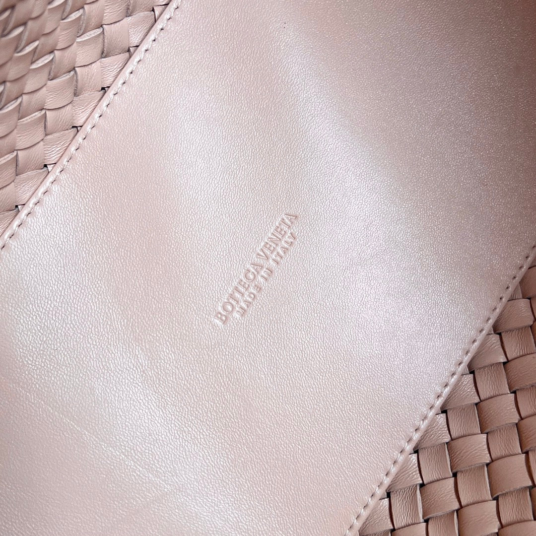 SMALL CABAT 32 IN PALE PINK LAMBSKIN