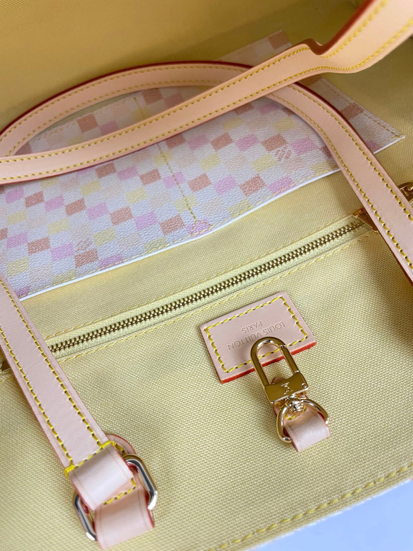 ONTHEGO 35 IN PEACH DAMIER GIANT CANVAS