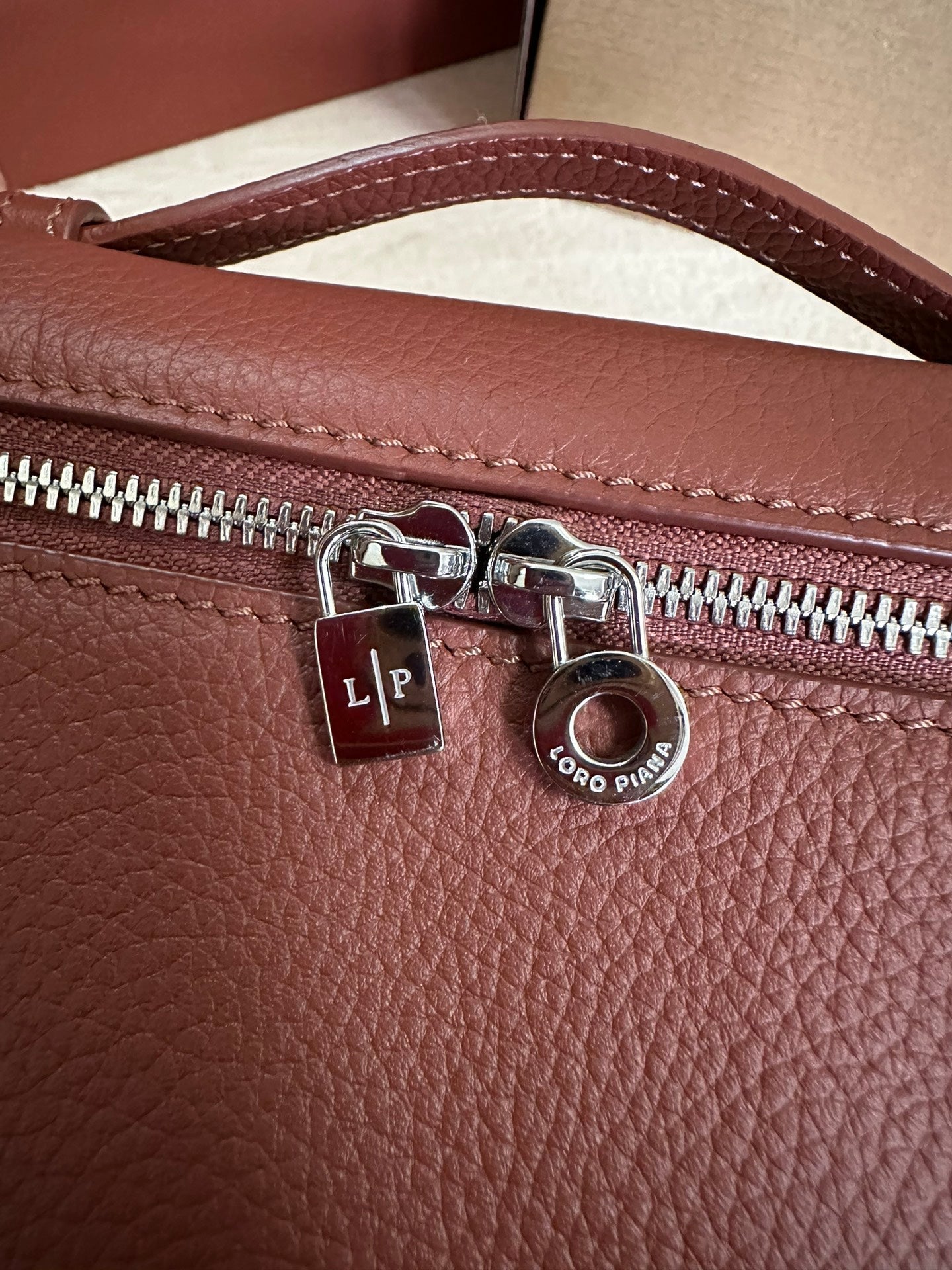 EXTRA POCKET L19 IN GARNET RED CALFSKIN WITH SILVER HARDWARE