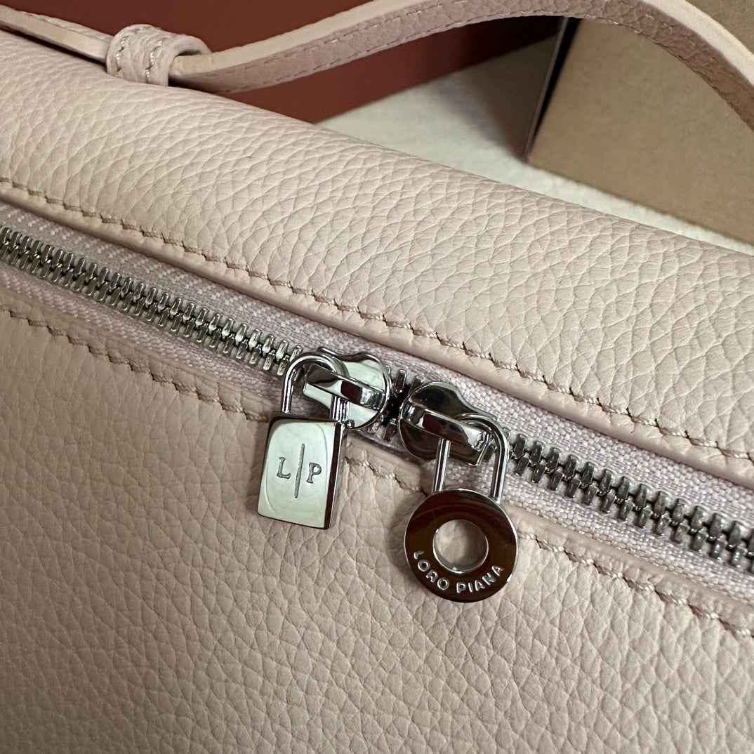 EXTRA POCKET L19 IN BLUSH PINK GRAINED CALFSKIN WITH SILVER HARDWARE