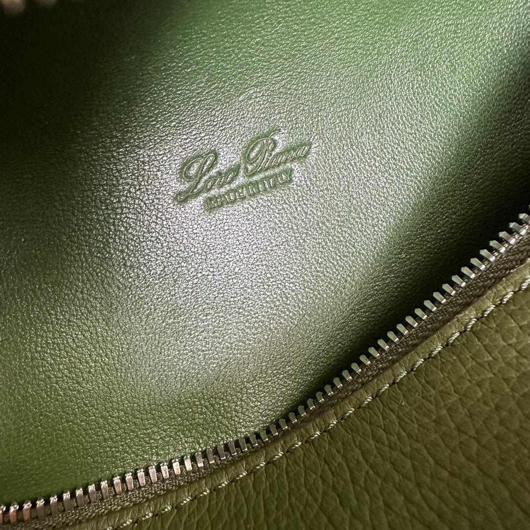 EXTRA POCKET L19 IN PINE GREEN CALFSKIN WITH SILVER HARDWARE