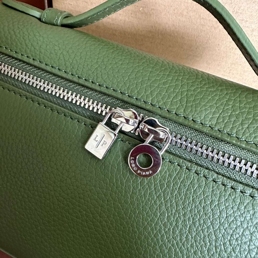 EXTRA POCKET L19 IN PINE GREEN CALFSKIN WITH SILVER HARDWARE