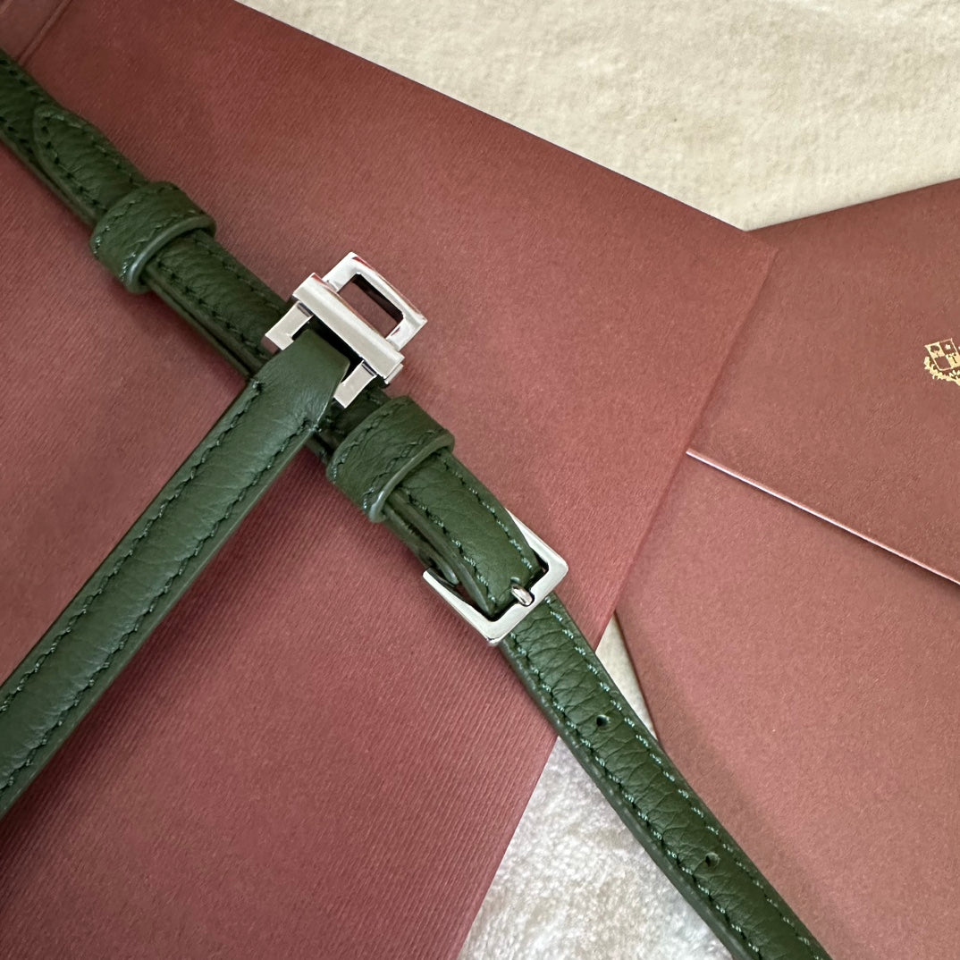 EXTRA POCKET L19 IN PINE GREEN CALFSKIN WITH SILVER HARDWARE