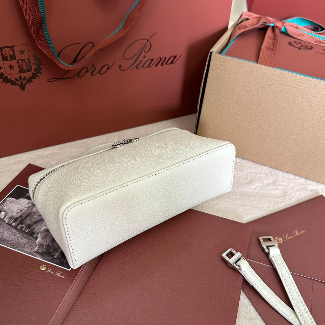 EXTRA POCKET L19 IN WHITE GRAINED CALFSKIN WITH SILVER HARDWARE