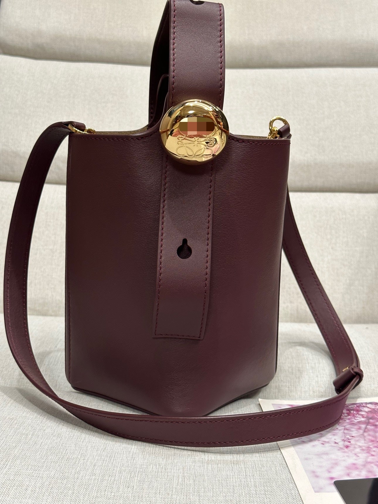 LOE MINI 19 PEBBLE BUCKET IN DARK BURGUNDY MELLOW CALFSKIN