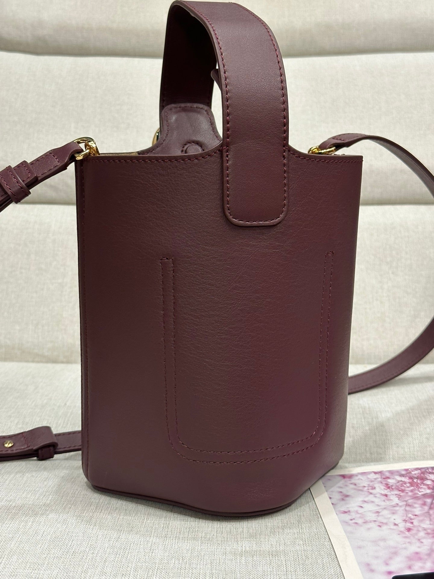 LOE MINI 19 PEBBLE BUCKET IN DARK BURGUNDY MELLOW CALFSKIN