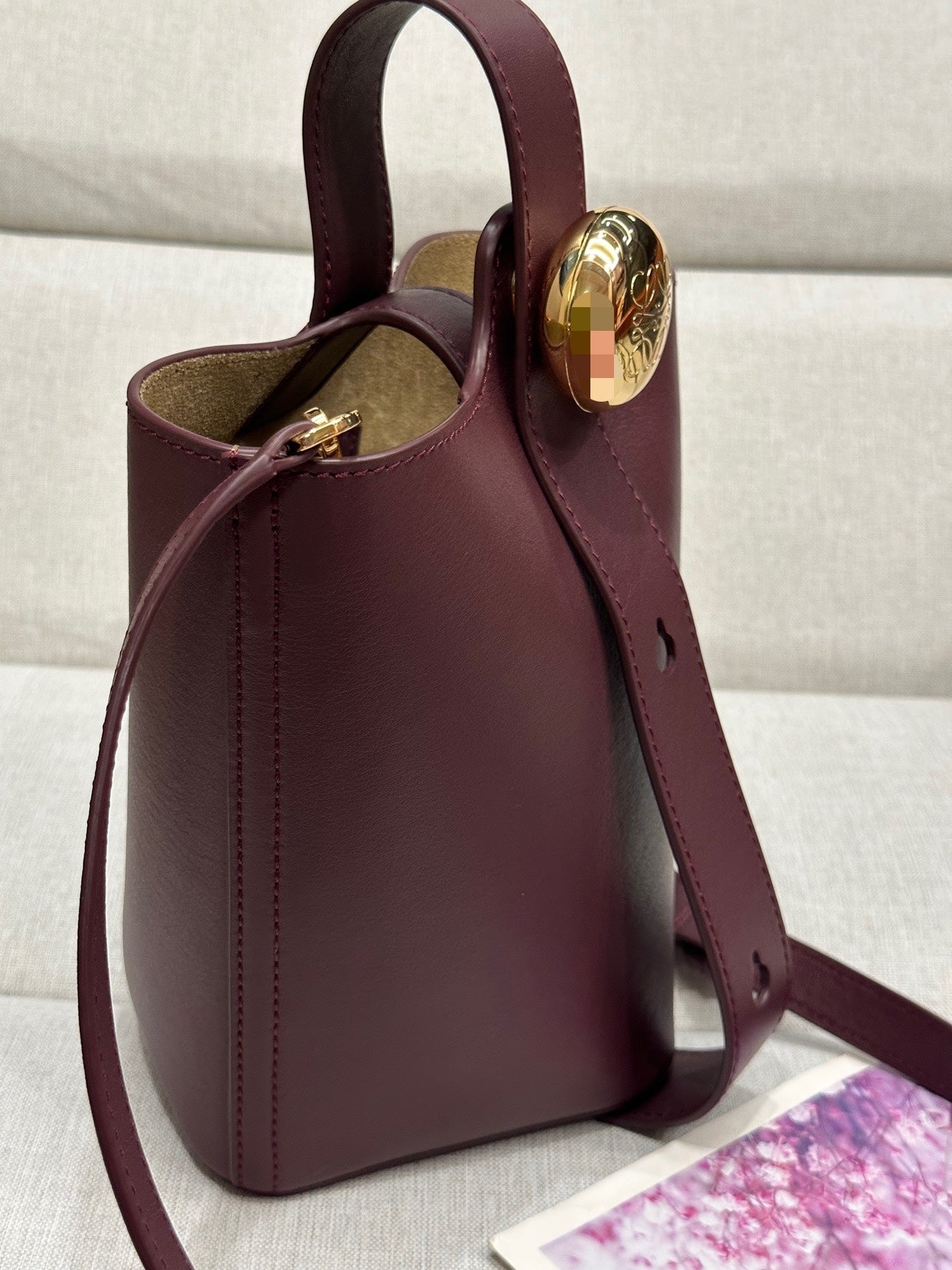 LOE MINI 19 PEBBLE BUCKET IN DARK BURGUNDY MELLOW CALFSKIN