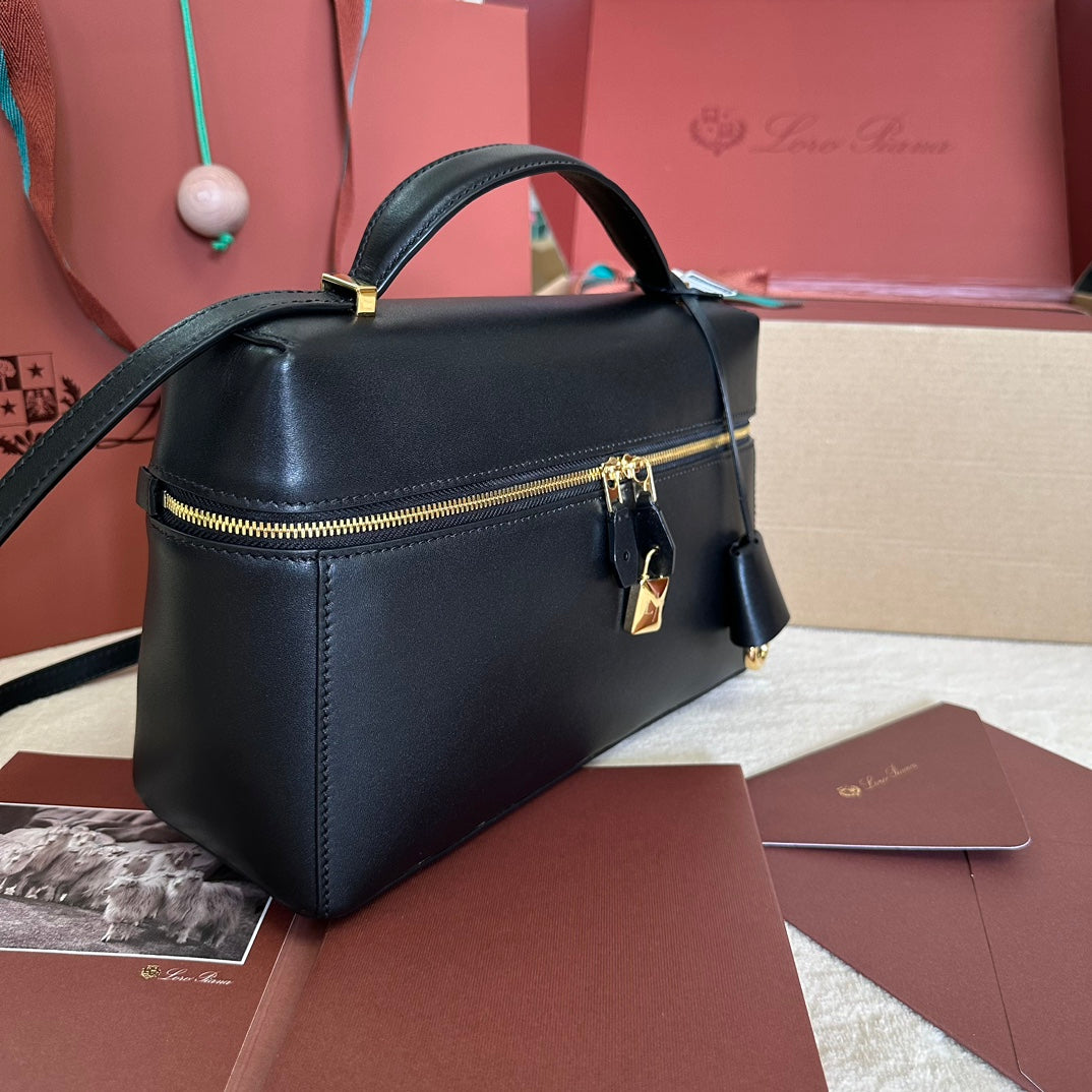 EXTRA BAG L27 IN BLACK SMOOTH CALFSKIN WITH GOLD HARDWARE