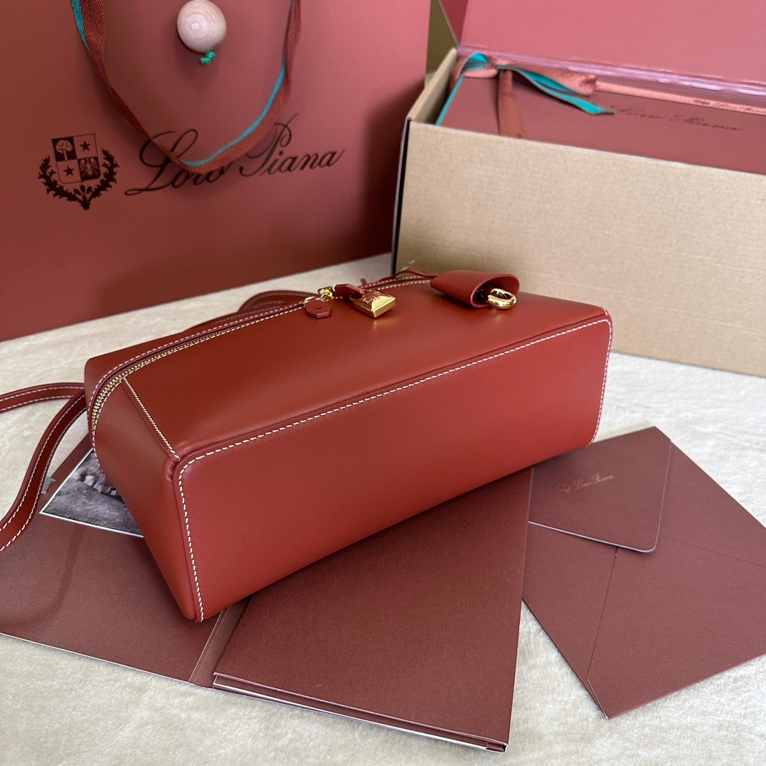 EXTRA BAG L27 IN MARS RED SMOOTH CALFSKIN WITH GOLD HARDWARE