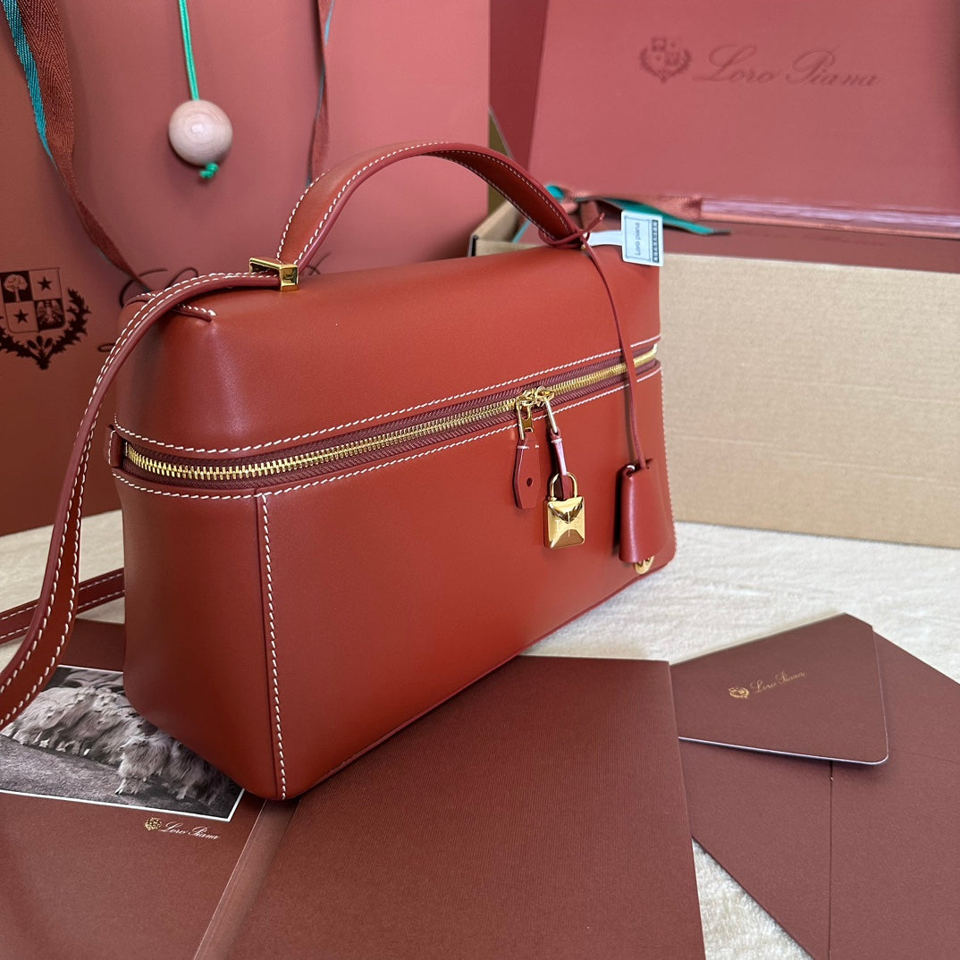 EXTRA BAG L27 IN MARS RED SMOOTH CALFSKIN WITH GOLD HARDWARE