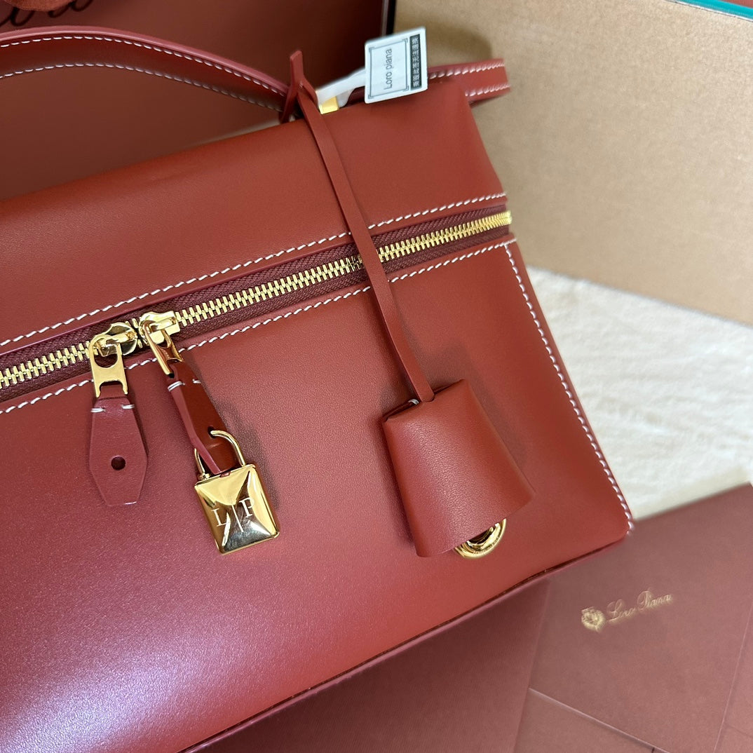 EXTRA BAG L27 IN MARS RED SMOOTH CALFSKIN WITH GOLD HARDWARE