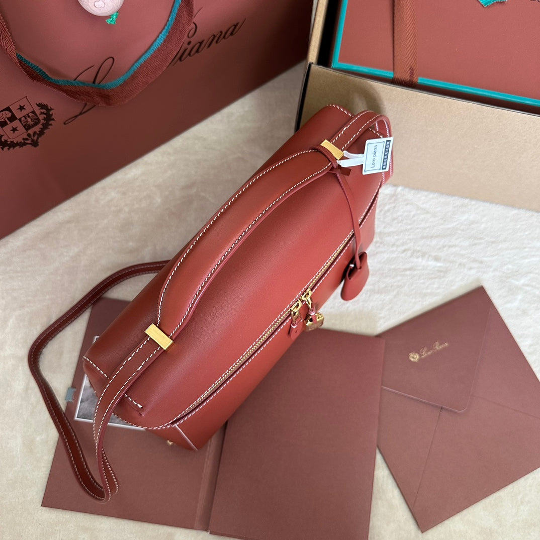 EXTRA BAG L27 IN MARS RED SMOOTH CALFSKIN WITH GOLD HARDWARE