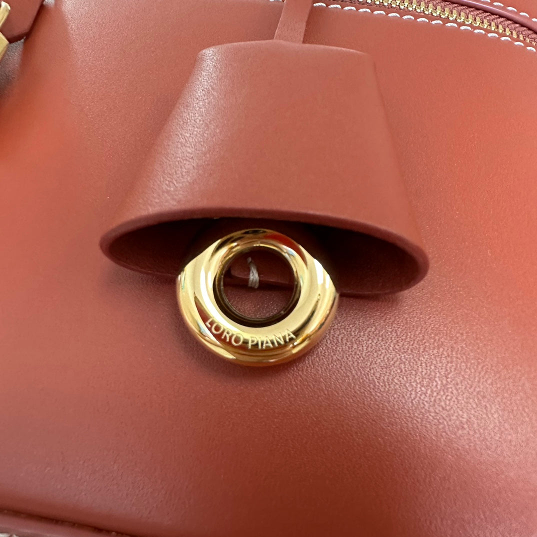 EXTRA BAG L27 IN MARS RED SMOOTH CALFSKIN WITH GOLD HARDWARE