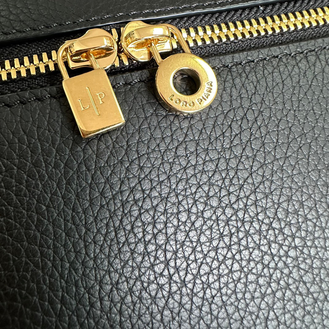 EXTRA POCKET L19 IN BLACK CALFSKIN WITH GOLD HARDWARE