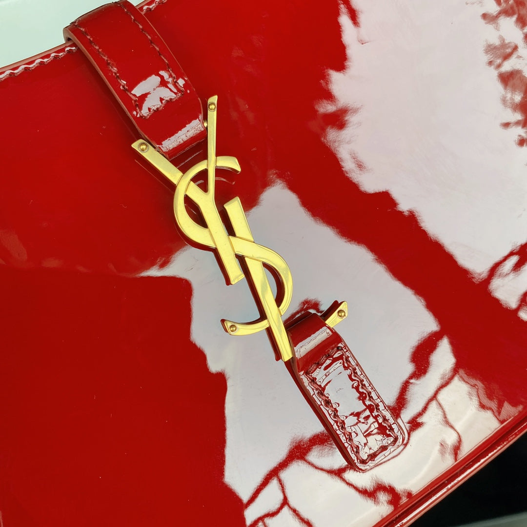 LE 5 À 7 BAG 24 IN RED GLOSSY CALFSKIN GOLD HARDWARE