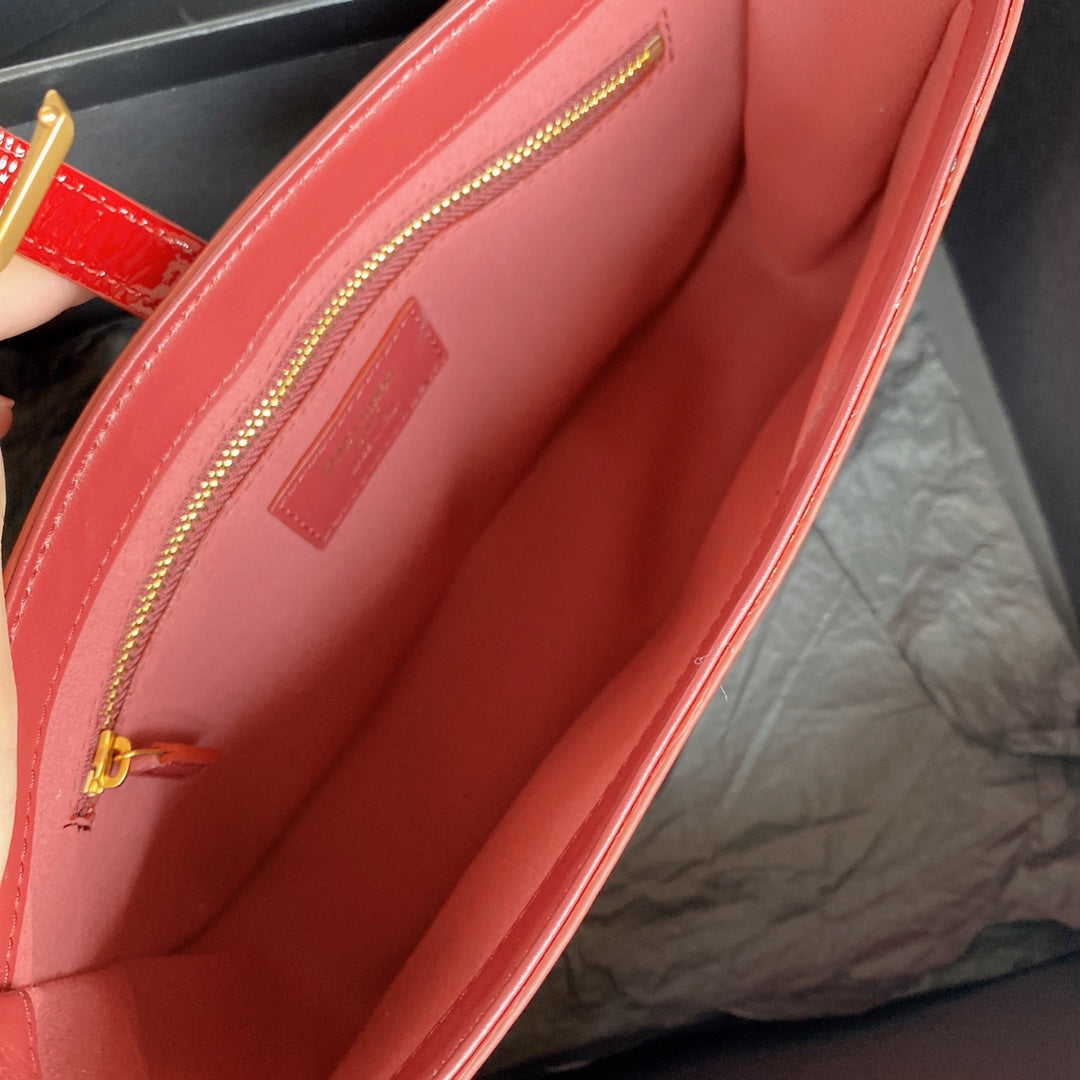 LE 5 À 7 BAG 24 IN RED GLOSSY CALFSKIN GOLD HARDWARE