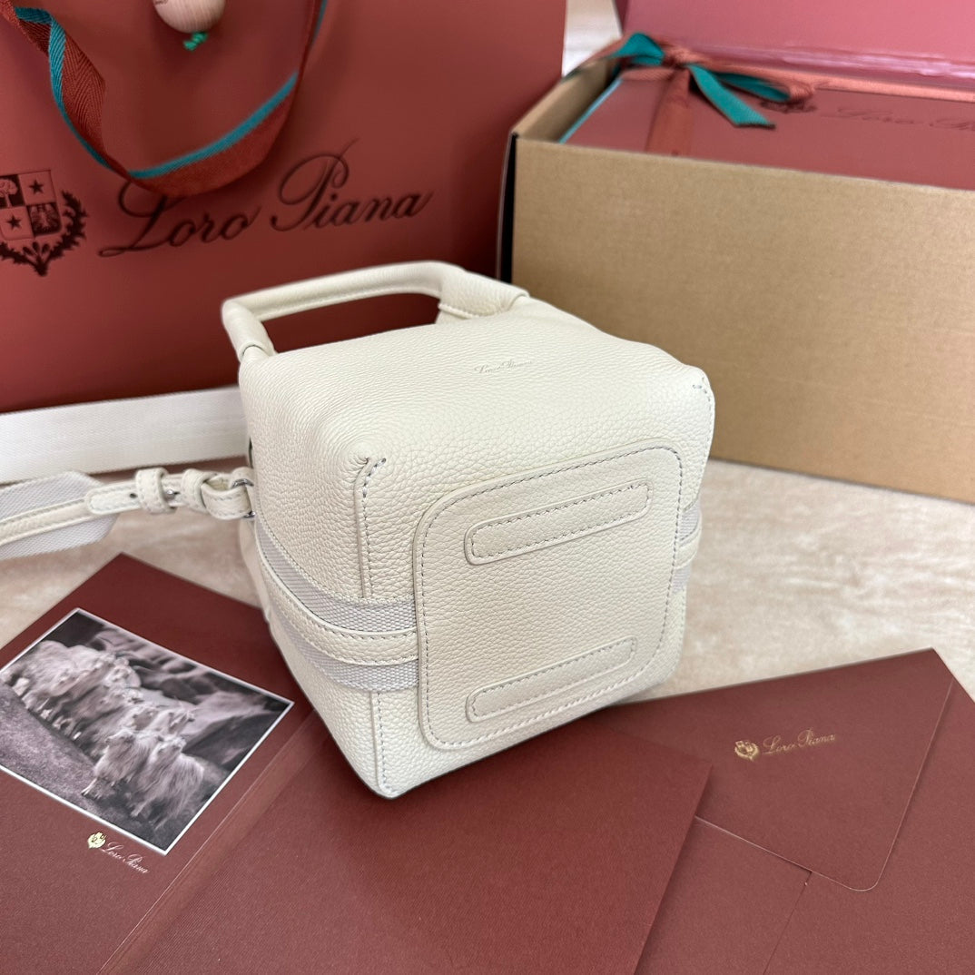 MICRO BALE BAG IN WHITE CALFSKIN