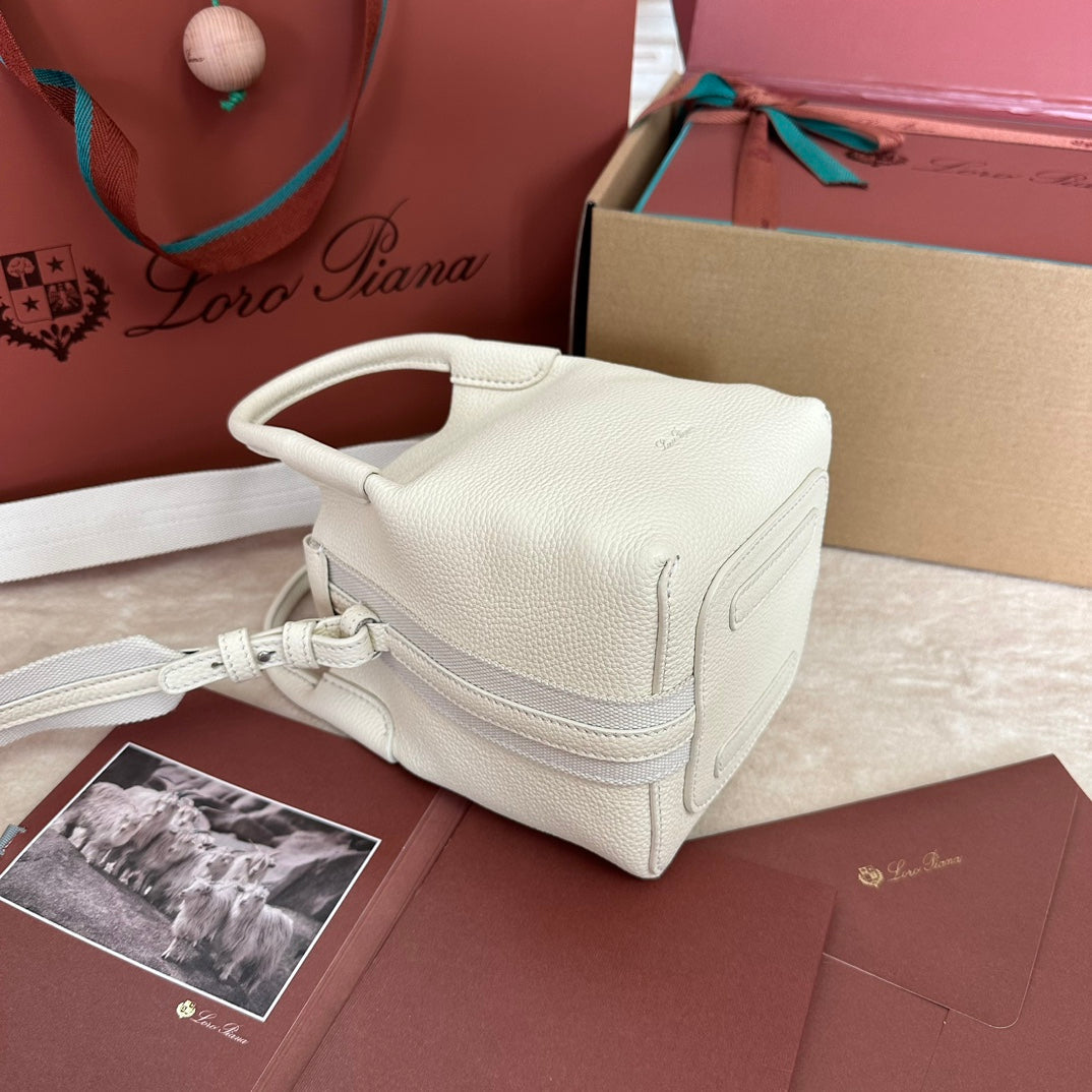 MICRO BALE BAG IN WHITE CALFSKIN