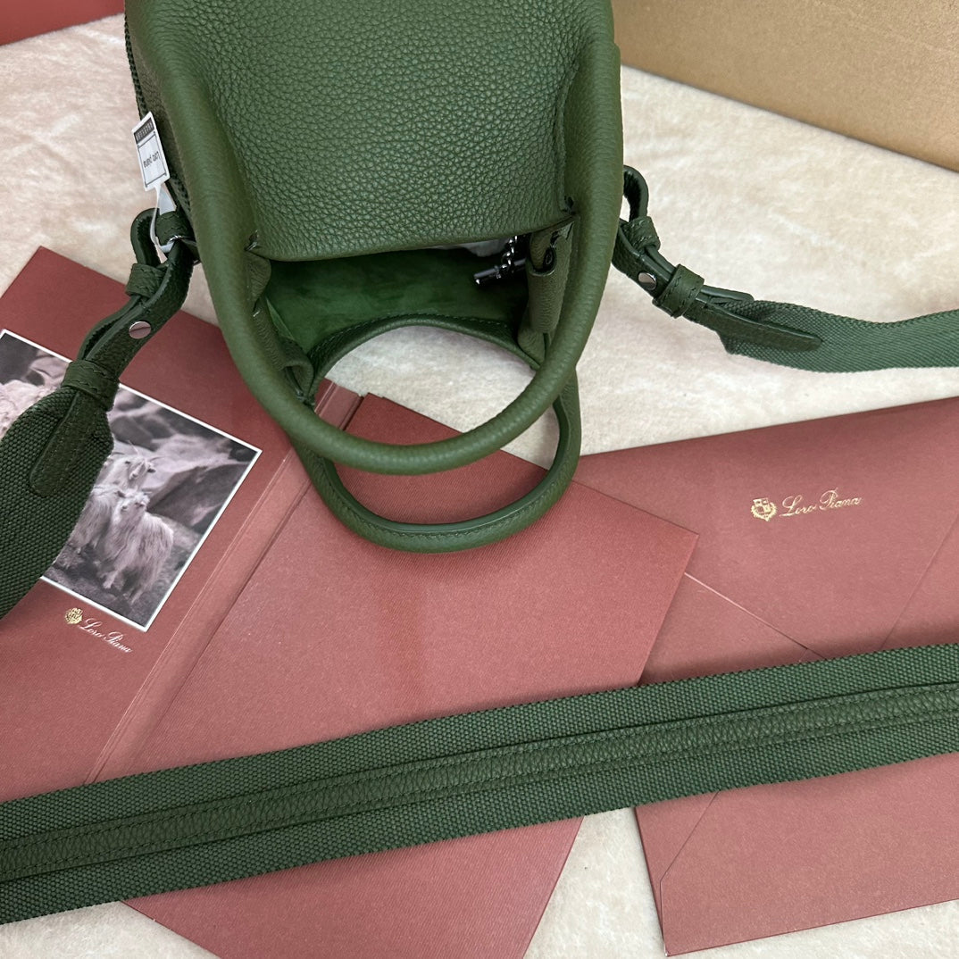 MICRO BALE BAG IN ARMY GREEN CALFSKIN