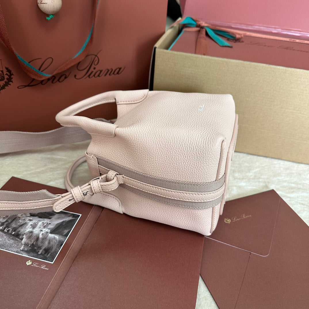 MICRO BALE BAG IN PALE PINK CALFSKIN